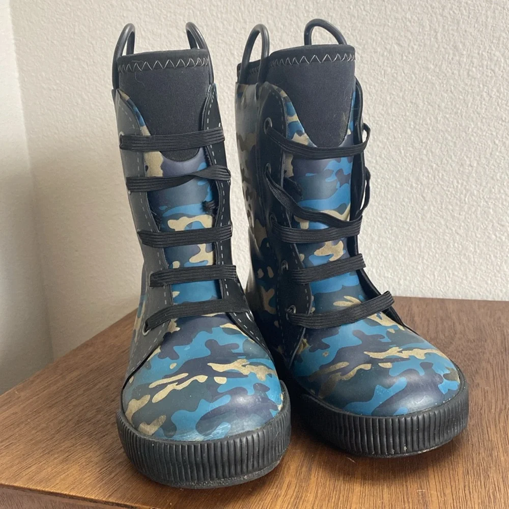 Western Chief Blue Camo waterproof Rain Boots Pull On Snow Boots, Kids 11/12